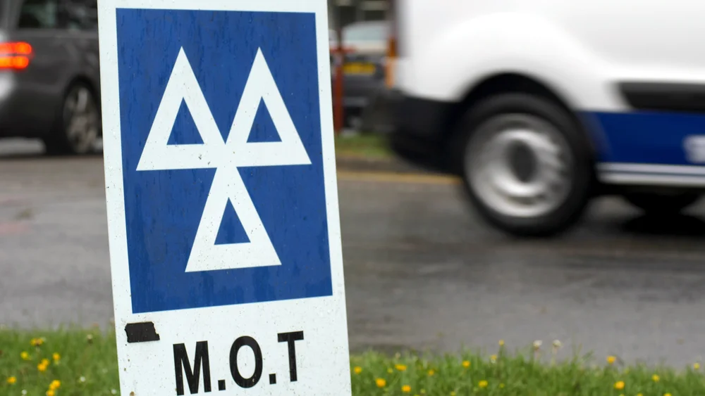 How to Prepare Your Car for an MOT in Poole